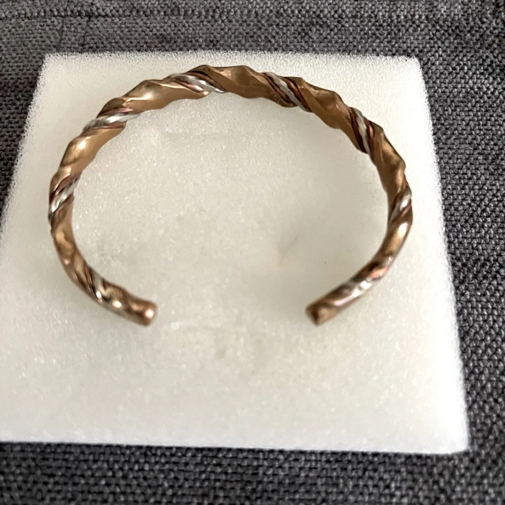 RARE FIND
Vintage Sergio Lub  mixed metal twist cuff bracelet - Picture 7 of 7